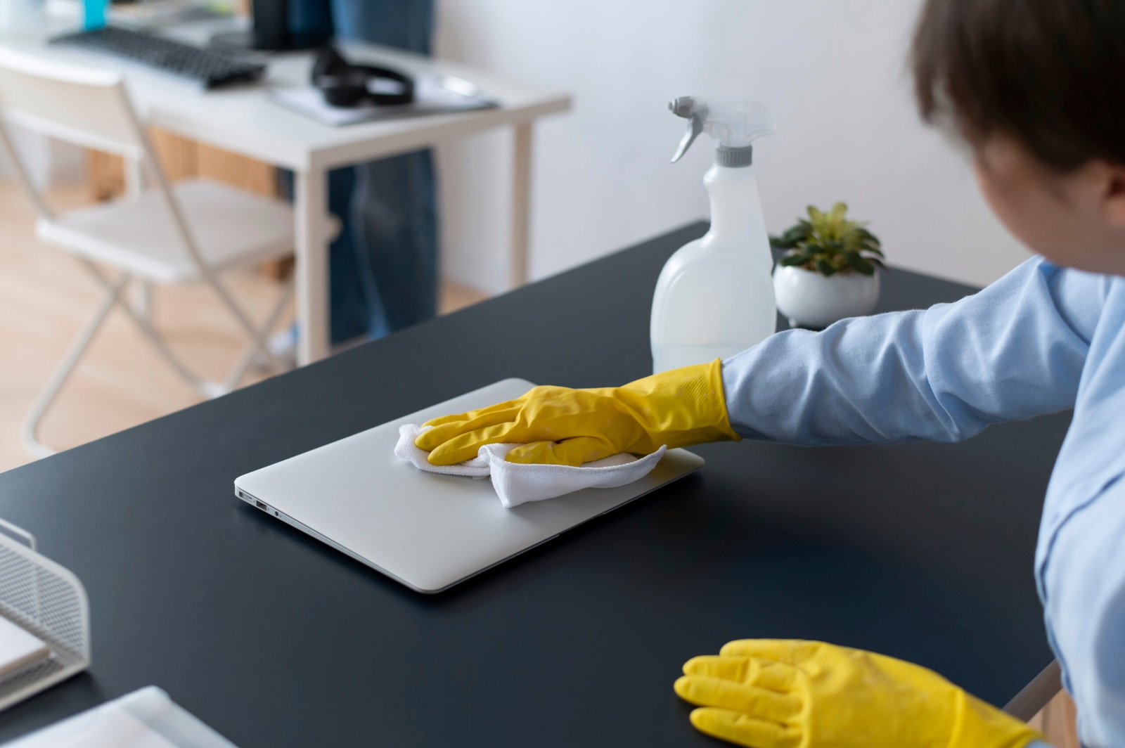 How to Keep an Office Clean